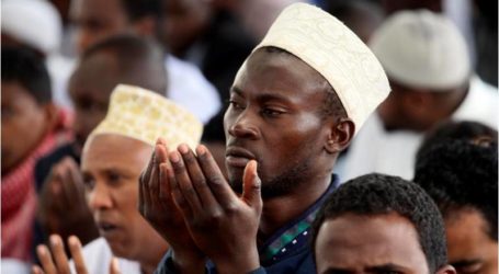 مسلمو كينيا يتضرعون إلى الله من أجل يعم الأمن و السلام