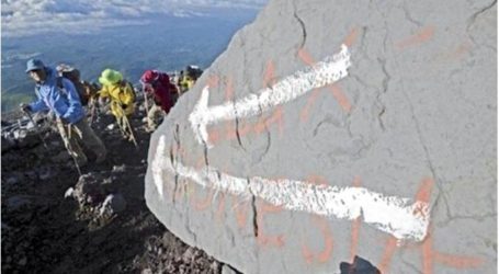 إندونيسيا: الكتابة على جدران جبل فوجي أججت إحتجاجات