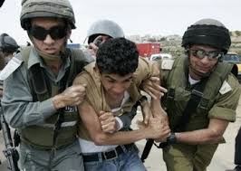اعتقال 50 شاباً في القدس و6 من الخليل وبيت لحم