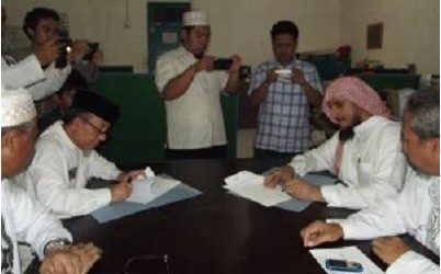 إندونيسيا: مدارس الفتح الإسلامي الداخلية توقع مذكرة تفاهم مع مؤسسة تعليمية من اليمن