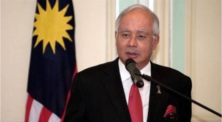 رئيس وزراء ماليزيا: “شكوك قوية” فى أن صاروخا أسقط الطائرة المنكوبة