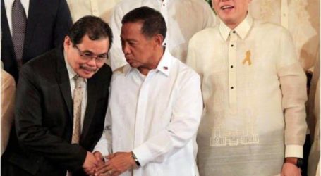 رئيس الفلبين يطلب من الكونغرس الموافقة على منح المسلمين حكماً ذاتياً