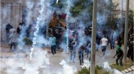 الاحتلال يستهدف المصلين بالغاز المسيل للدموع في “سلوان”
