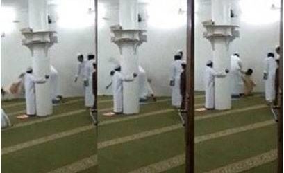 بالفيديو .. معلم تحفيظ يضرب طفلا في مسجد بالسعودية