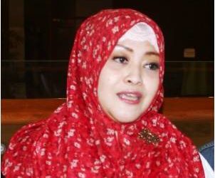 إندونيسيا : فاهيرة إدريس تستعد لإزالة “التمييز ضد الحجاب “