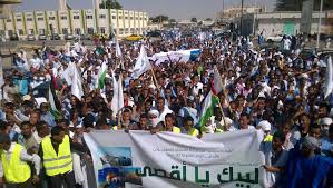 “الفلسطينيون يتظاهرون في قطاع غزة تضامنا مع “المسجد الأقصى