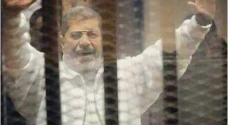 مصر : مرسي صامد ومبتسم أثناء جلسة