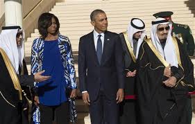 يسمع الأذان الملك سلمان يترك أوباما لأداء الصلاة