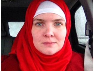 مسيحية ترتدي الحجاب 40 يومًا لكسر الحواجز بين الديانات