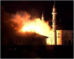 ألمانيا: استياء مسلمي مدينة ﭬيتن بعد إحراق مسجد