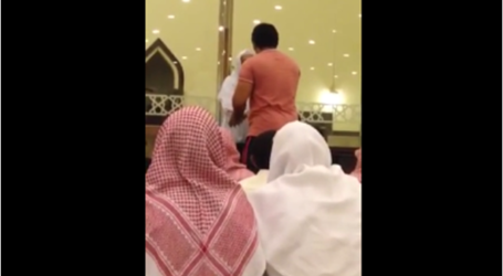 ردة فعل داعية سعودي تجاه شخص سحب المايكرفون من أمامه