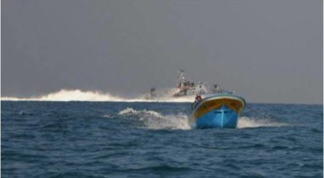 بحرية الاحتلال الصهيوني تستهدف قوارب الصيد ببحر غزة