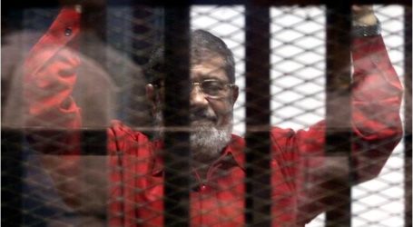 لأول مرة محمد مرسي يظهر بالبدلة الحمراء