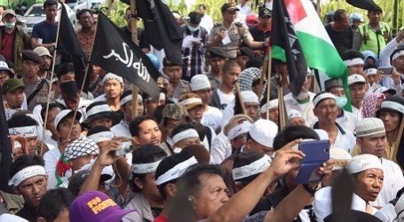 ألآف من مسلمي إندونسيا يقومون بمسيرة الحب الأقصى و تحرير فلسطين