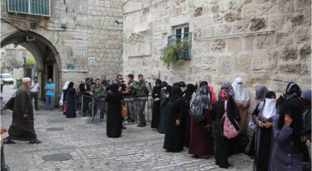 الاحتلال يمنع المصلين دون الخمسين من دخول الأقصى