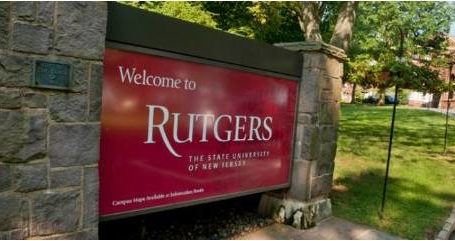 الولايات المتحدة: مسلمة تفوز بقلب أفضل طالبة بجامعة روتجرز