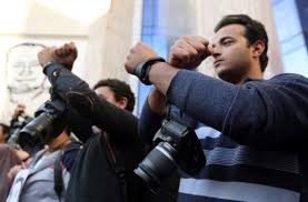 مرصد حقوقي: 132 انتهاكًا بحق الصحفيين المصريين الشهر الماضي