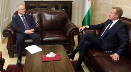 رئيس الوزراء الفلسطيني يستقبل المبعوث النرويجي لعملية السلام في الشرق الأوسط