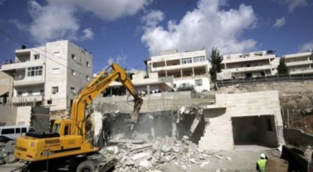 إسرائيل يهدم نصف مجمع تجاري قيد الإنشاء قرب القدس