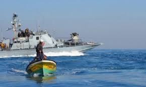مركز حقوقي : “إسرائيل” اعتقلت 10 صيادين منذ مطلع العام الجاري