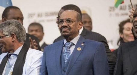 الرئيس سوداني البشير يصل جاكرتا للمشاركة في القمة الاسلامية