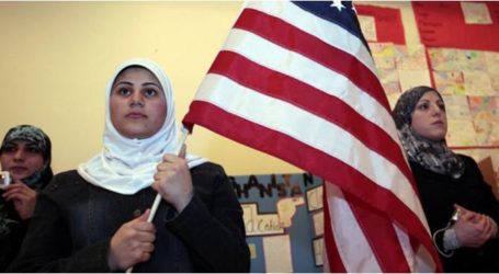 عضوة مجلس مدرسة أمريكية للمسلمين: عودوا إلى صحاريكم!