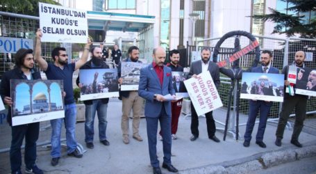 وقفة أمام القنصلية الإسرائيلية بإسطنبول احتجاجاً على حبس “رائد صلاح”