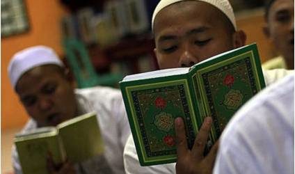 بنزين مجاني … هدية إندونيسيا لمن يقرأ القرآن خلال رمضان