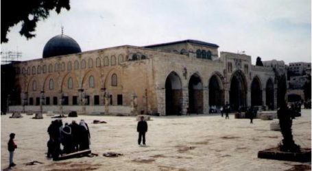 خطيب “الأقصى” يدين منع إسرائيل إقامة “مرافق خدمية” في محيط المسجد