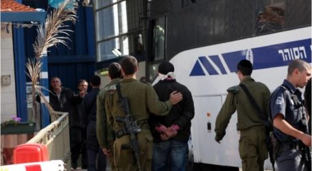 الاحتلال الإسرائيلي ينقل الأسرى المضربين من “مجدو” إلى عدة سجون