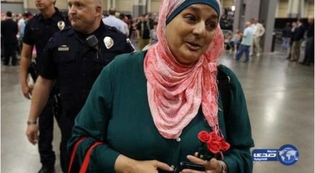للمرة الثانية .. طرد مسلمة من خطاب ترامب بسبب “أقلام السلام”