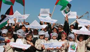 أطفال غزة يرحبون بسفينتي “أمل وزيتونة”