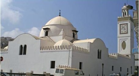 الجزائر تجمد مشروع مسجد لكل محافظة بسبب أزمة النفط