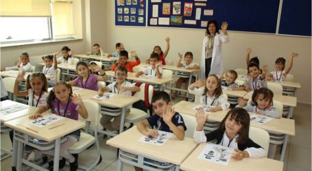 تركيا تستعد لدمج 300 ألف طالب سوري بنظام التعليم