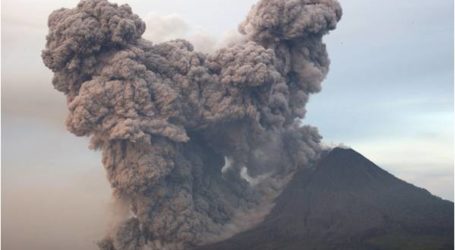 إندونيسيا: بركان يطرد السياح