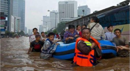 السيول تتسبب في إجلاء 4500 شخصا بإندونيسيا