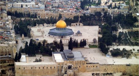 مفتي القدس يحذر من تغيير الوضع القائم في الأقصى