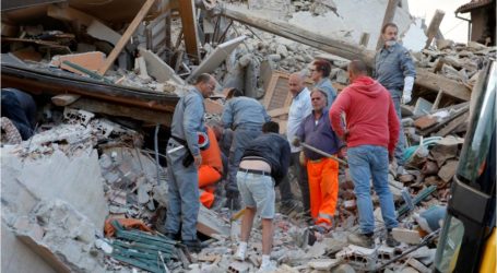 زلزال إيطاليا يخرج عجوزا (101 عام) من قريتها لأول مرة في حياتها