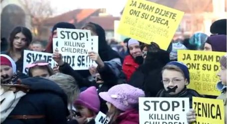 مظاهرة تضامنية في البوسنة: حلب=سربرنيتسا