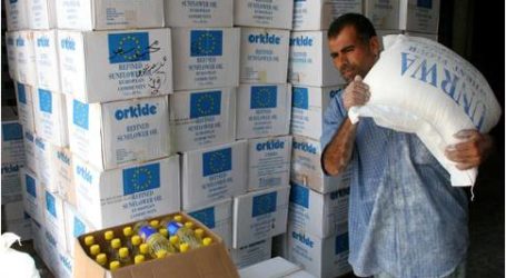 الأونروا توزع مساعدات جديدة على اللاجئين الفلسطينيين بغزة