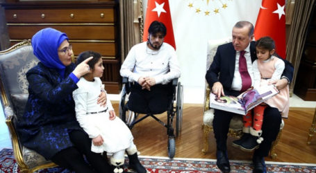 أردوغان يستقبل أسرة الطفلة السورية “دموع”