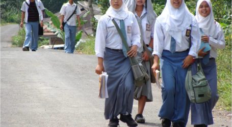 القلم والورقة مازالا يهيمنان على الامتحان الوطني في مدارس دبليو سومطرة