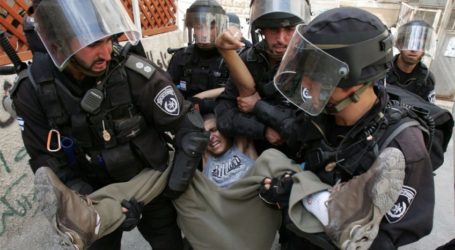 إسرائيل يعتقل ثمانية فلسطينيين بالضفة الغربية