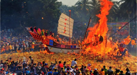 أكثر من خمسين ألف من السياح  في مهرجان حرق القوارب