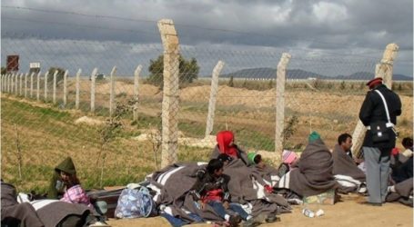 المغرب يسمح لـ13 أسرة سورية عالقة على الحدود بدخول البلاد