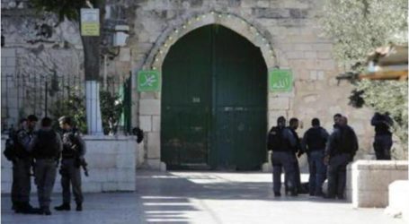 إسرائيل تعيد فتح أبواب المسجد الأقصى وتخضع المصلين للتفتيش