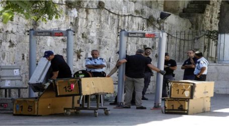 قناة إسرائيلية: الشرطة ستزيل البوابات الإلكترونية بـ”الأقصى” وتلجأ للتفتيش اليدوي