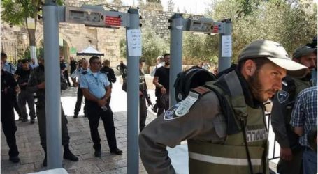 لليوم الثالث.. استمرار التوتر في القدس رفضا للبوابات الإلكترونية