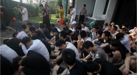 إندونيسيا تحتجز  أكثر من 150 مواطنا صينيا اتهموا بتنفيذ عملية احتيال متطورة
