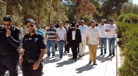 أعضاء كنيست الصهيوني يقتحمون باحات المسجد الأقصى المبارك
